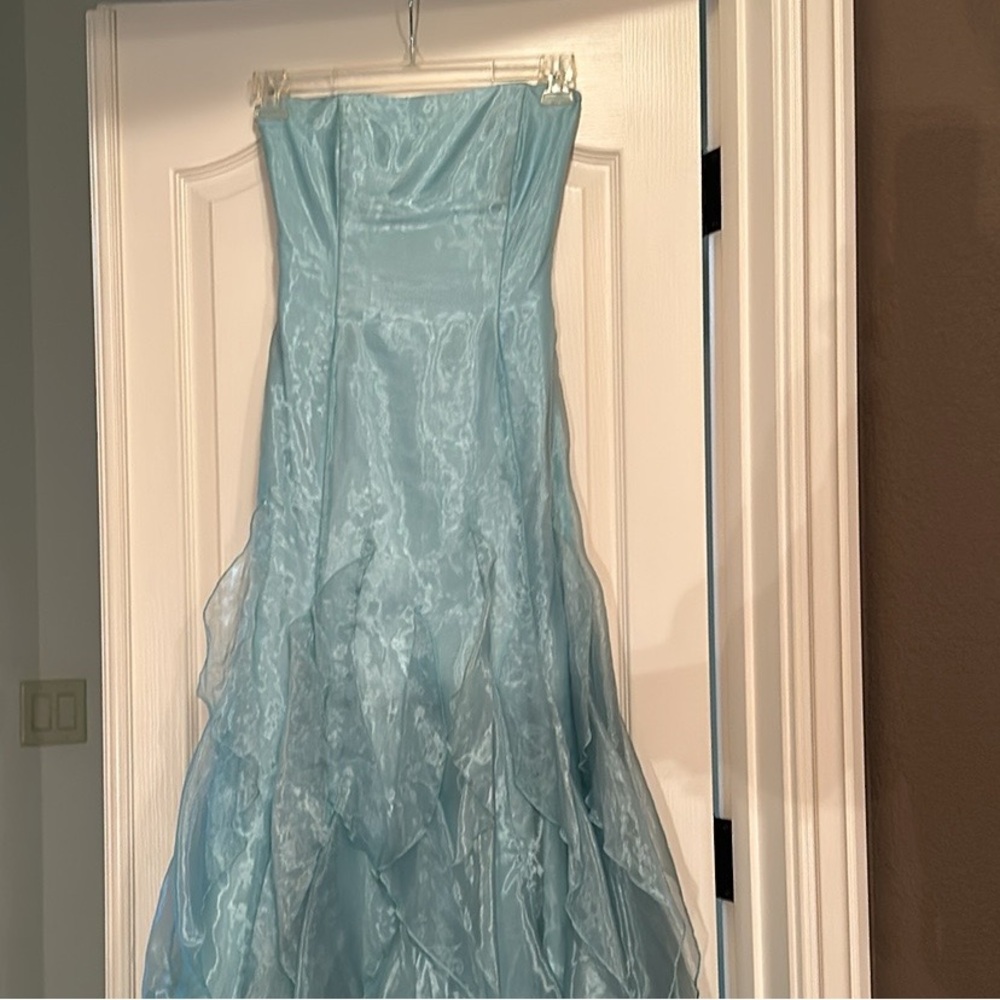 Strapless full length gown by Jessica McClintock.  Jr size 7/8.  Seafoam green